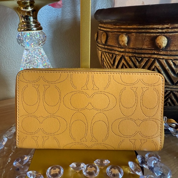πππ Sunny Mustard Yellow Wallet with wrist strap in perforated leathet - Picture 3 of 8